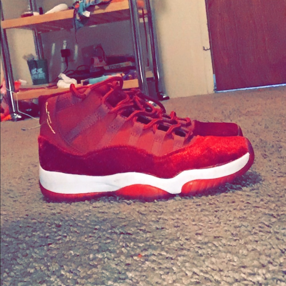 Jordan 11s 7.5 need gone